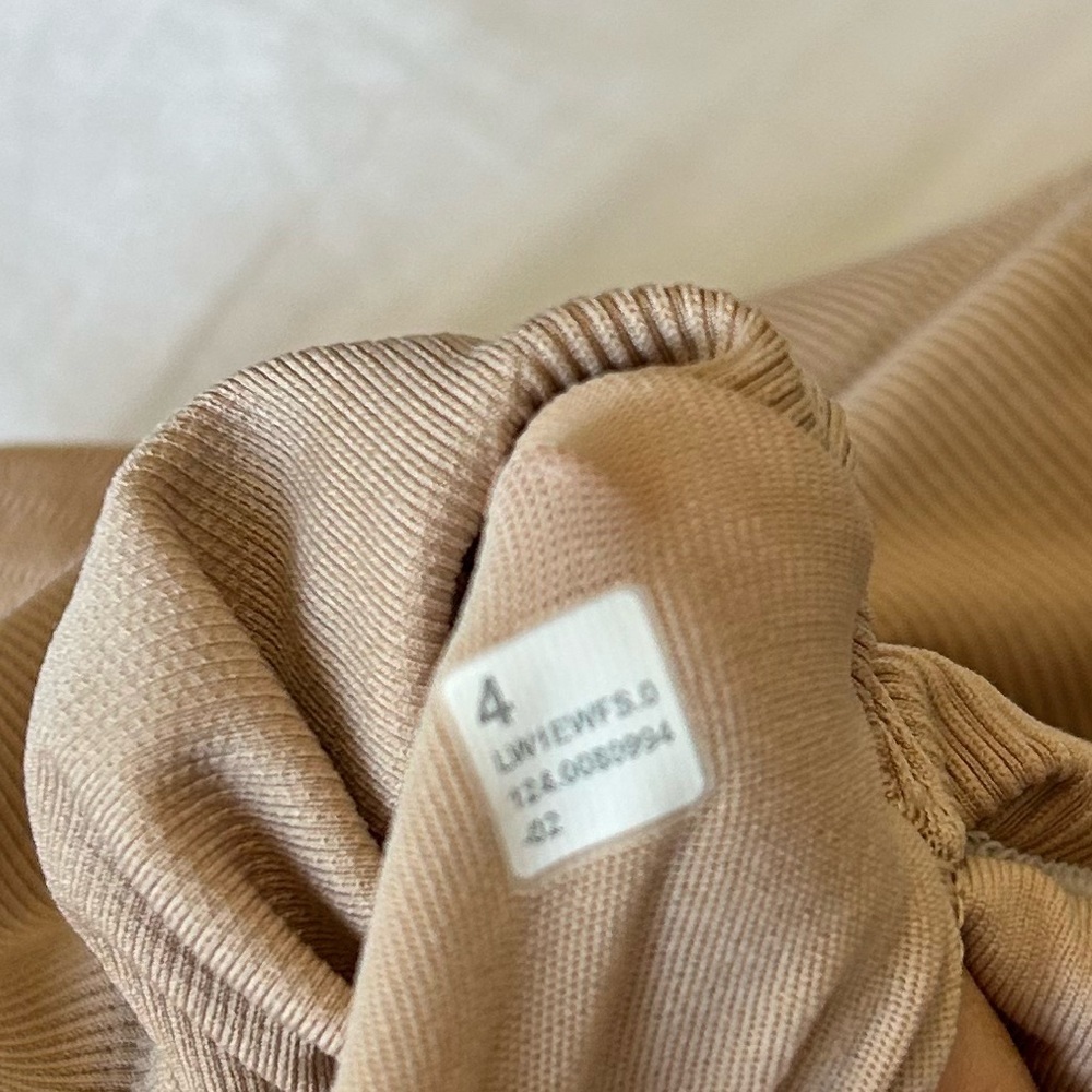 LuluLemon Ebb to Street Cropped RB Tank Top Contrast - Picture 7 of 7